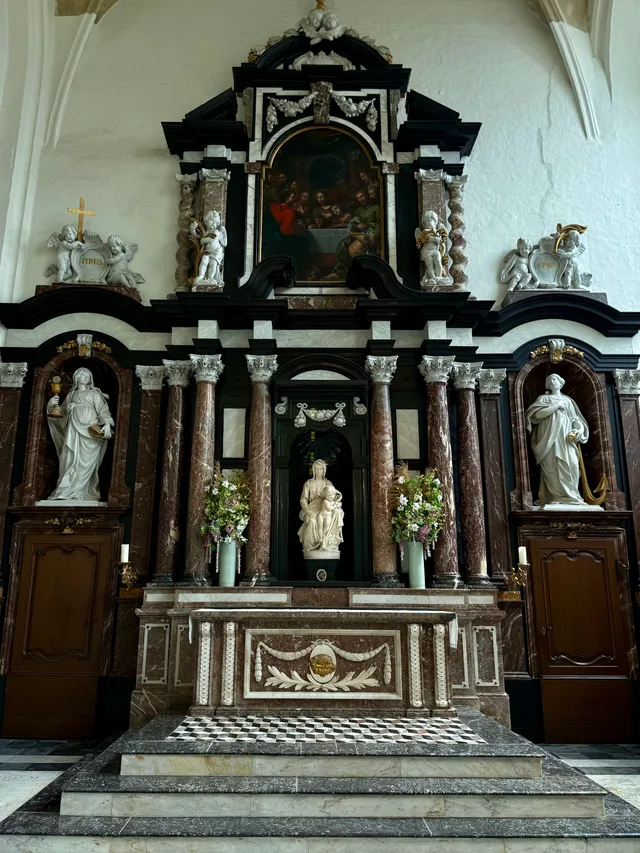 michelangelo madonna and child