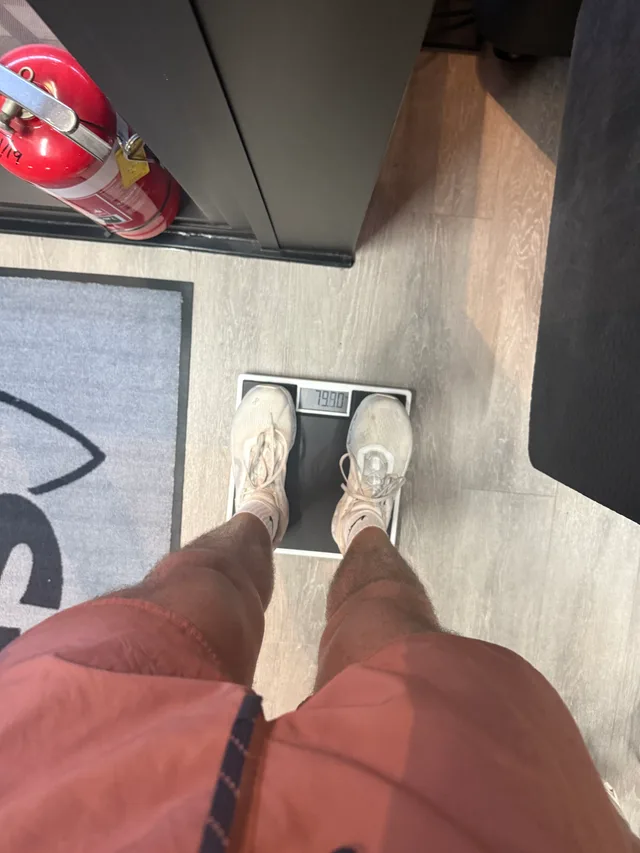 79.7 kg (175 lbs)
